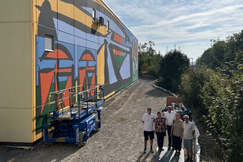 Kunst trifft Technik: Großflächiges Mural am Umspannwerk Salzwiesen in Zuffenhausen