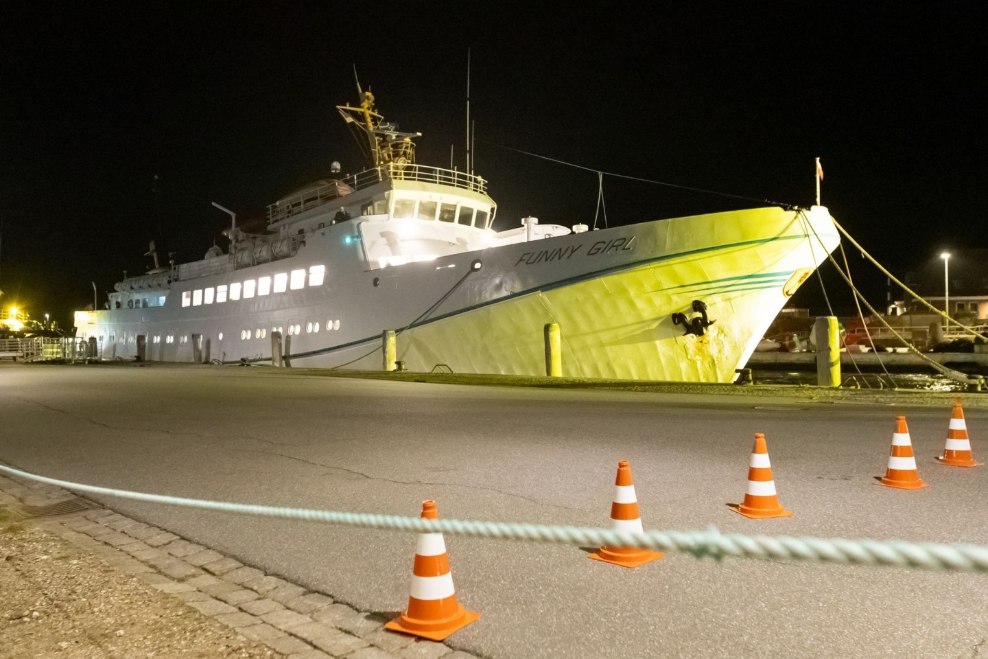 Die «Funny Girl» liegt im Hafen von Büsum.