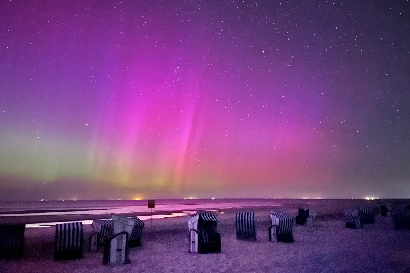 Diese Polarlichter waren im August über der Nordseeinsel Norderney zu sehen. (Archivbild)