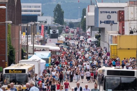 Stuttgarter Hafenfest präsentiert moderne Hafenlogistik